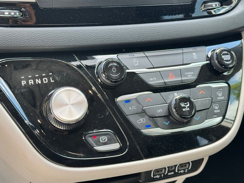2023 Chrysler Voyager LX