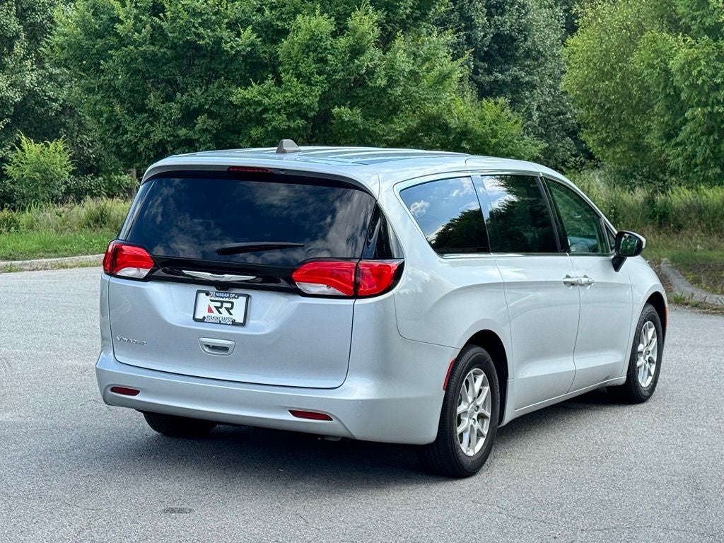 2023 Chrysler Voyager LX