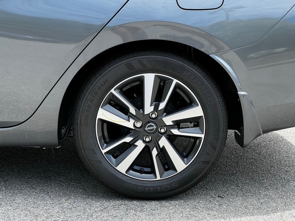 2025 Nissan Versa 1.6 SV