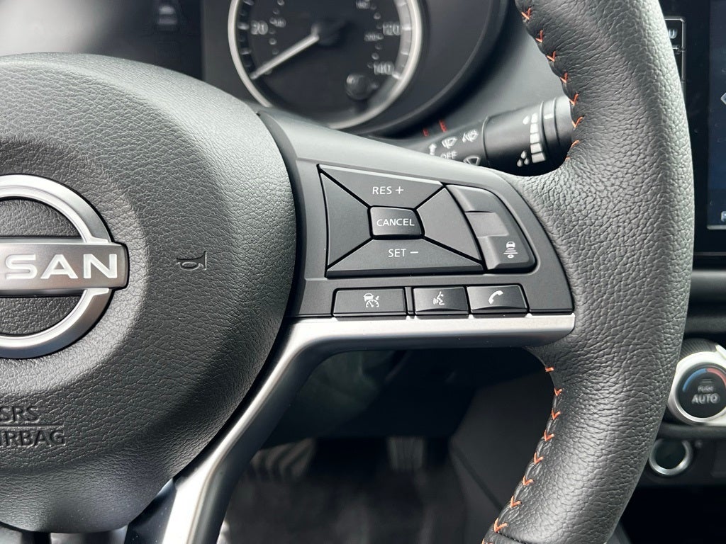 2025 Nissan Versa 1.6 SR