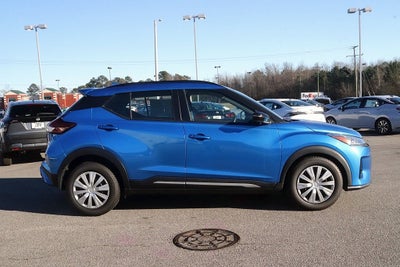 2024 Nissan Kicks SR