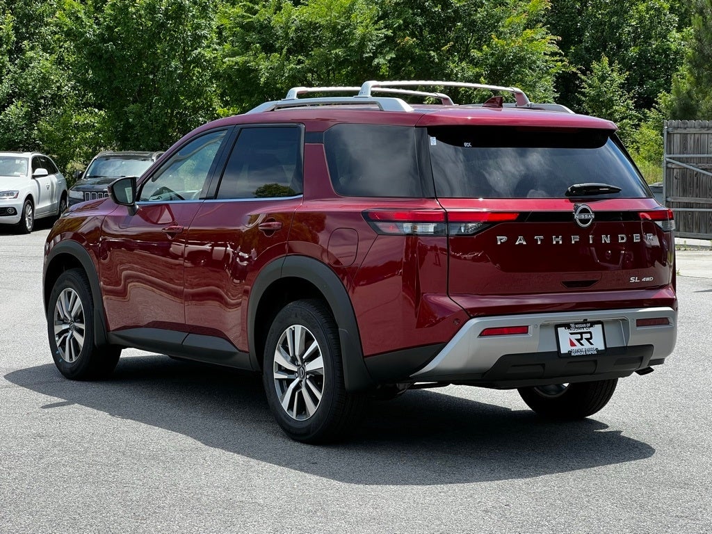 2025 Nissan Pathfinder SL