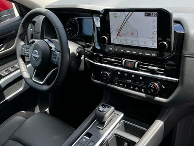 2025 Nissan Pathfinder SL