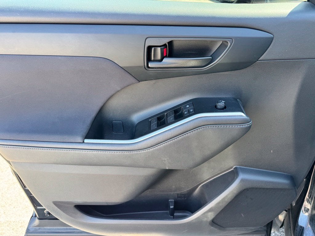 2020 Toyota Highlander LE