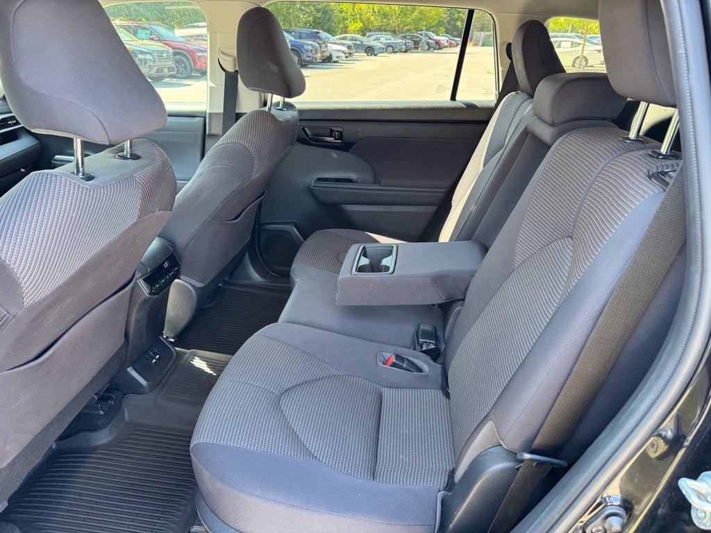 2020 Toyota Highlander LE