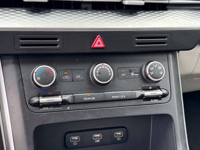 2023 Kia Carnival LX Seat Package