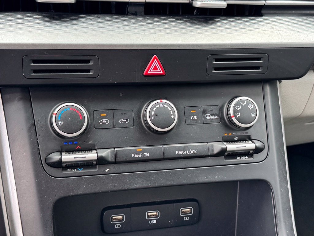 2023 Kia Carnival LX Seat Package