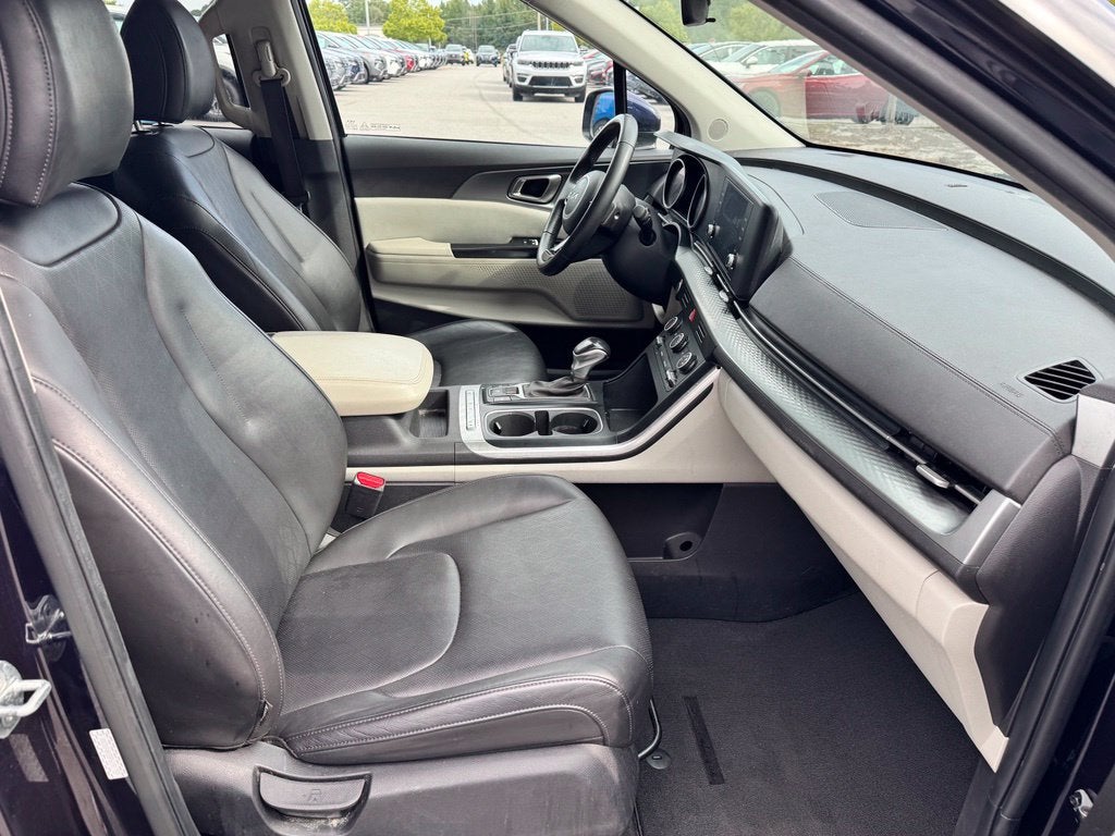 2023 Kia Carnival LX Seat Package