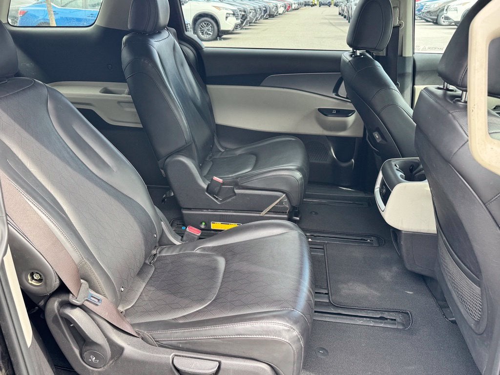 2023 Kia Carnival LX Seat Package