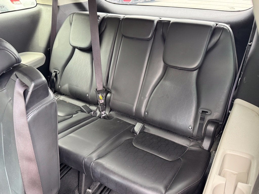 2023 Kia Carnival LX Seat Package