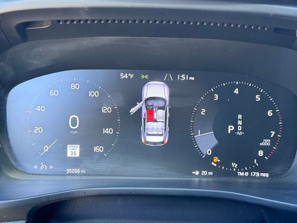 2021 Volvo XC40 Momentum