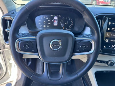 2021 Volvo XC40 Momentum