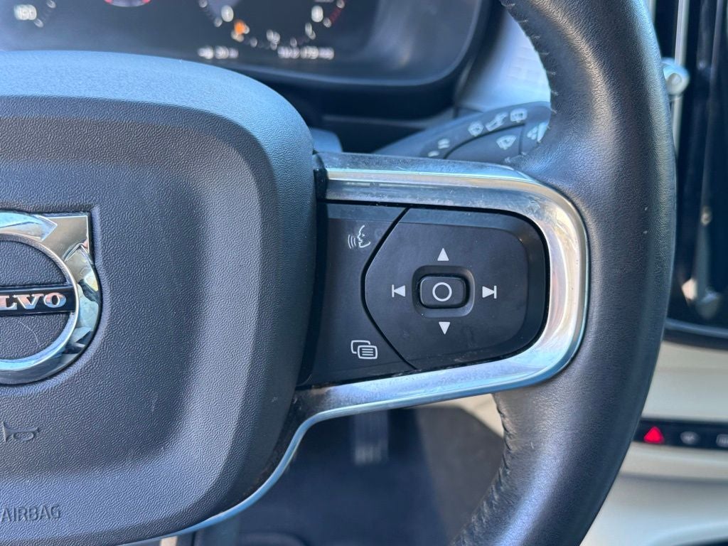 2021 Volvo XC40 Momentum