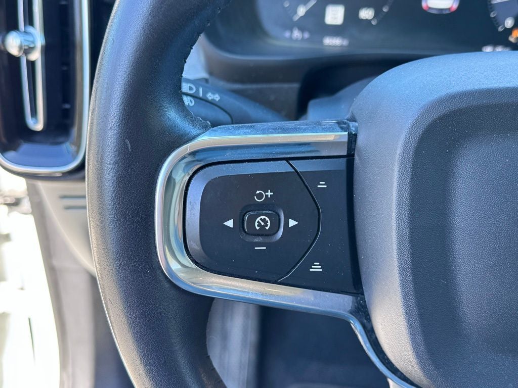 2021 Volvo XC40 Momentum