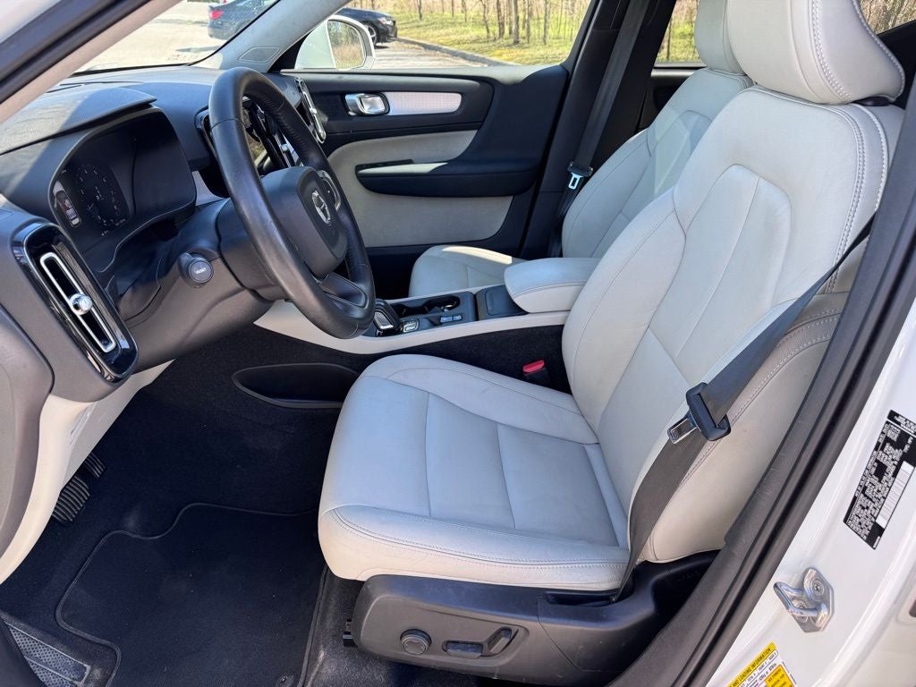 2021 Volvo XC40 Momentum