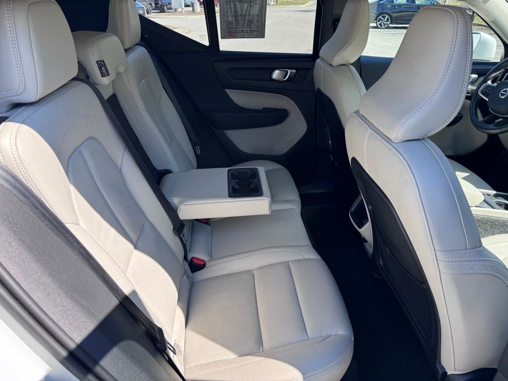 2021 Volvo XC40 Momentum