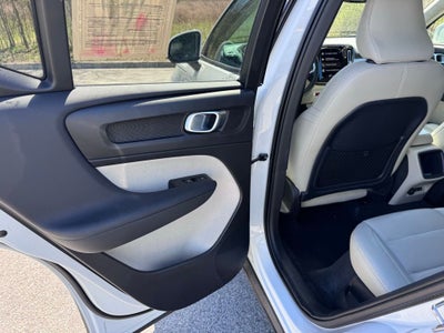 2021 Volvo XC40 Momentum