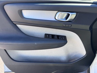 2021 Volvo XC40 Momentum