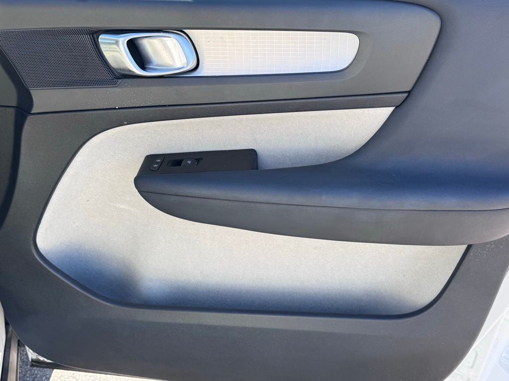 2021 Volvo XC40 Momentum