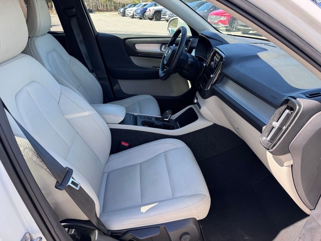 2021 Volvo XC40 Momentum