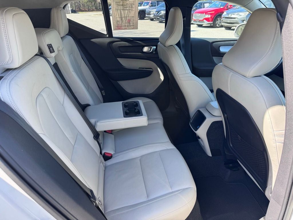 2021 Volvo XC40 Momentum