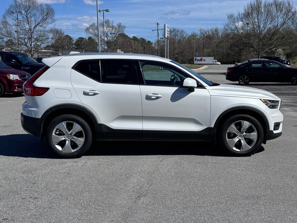 2021 Volvo XC40 Momentum