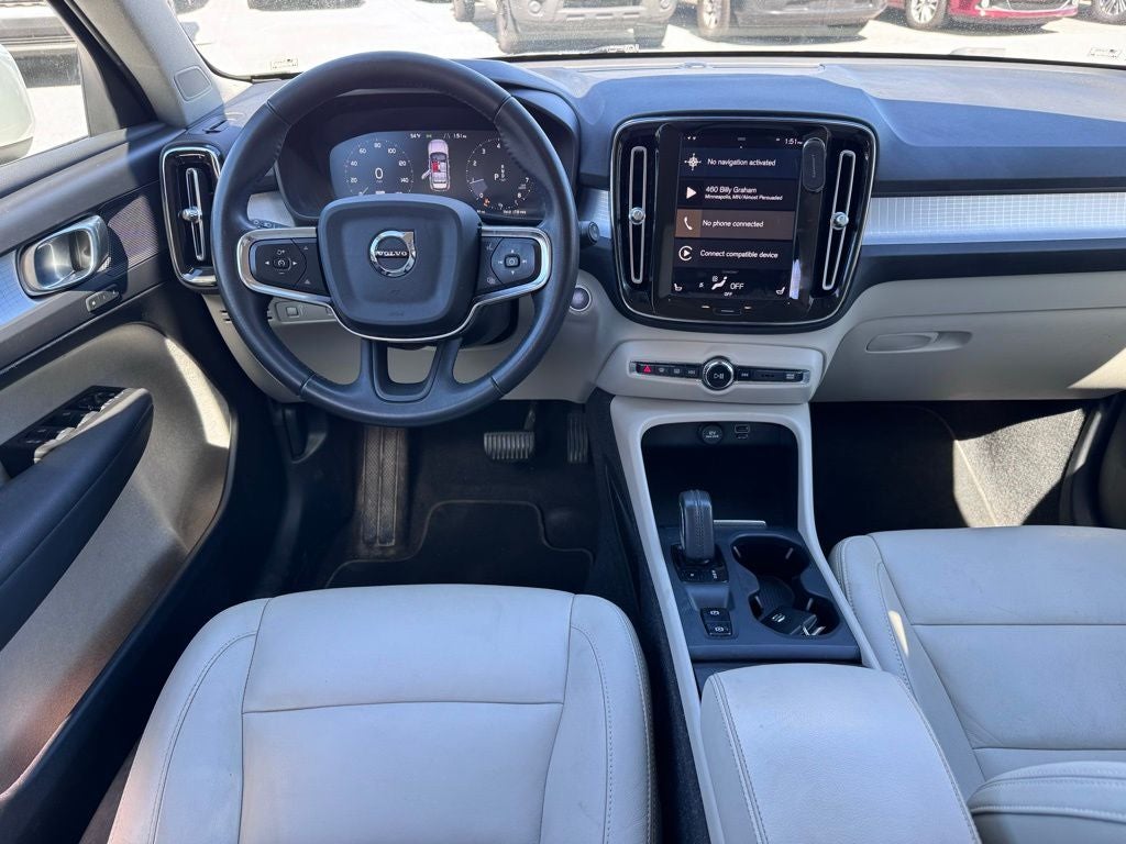 2021 Volvo XC40 Momentum